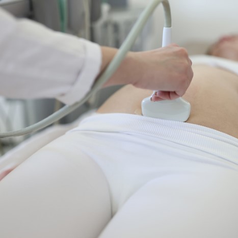 ¿Qué es y para qué sirve la amniocentesis?  ¿Qué se puede detectar con la amniocentesis?  ¿Qué riesgos tiene la amniocentesis?