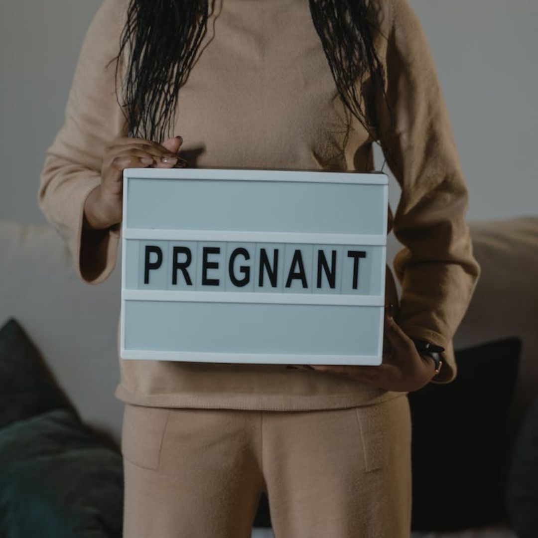 ¿Cómo es el flujo vaginal durante los primeros días de embarazo?
