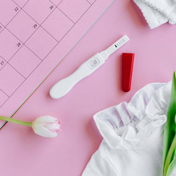 ¿Hay que sumergir u orinar en una prueba de embarazo?